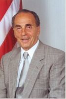 史密斯敦镇镇长(Town of Smithtown)帕特里克·卫翘(Patrick R. Vecchio)