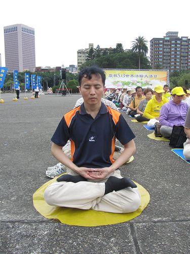 '图12:刘明猷体悟大法弟子的荣耀,走出来证实大法的美好。'