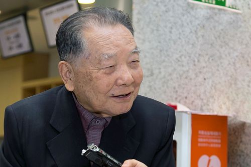 '图10:金辛焕感受神韵是神赐的音乐,感觉到一种力量守护着地球!给人指出希望的未来。'