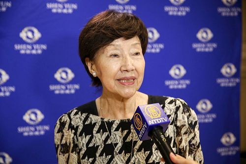 '图8:国际知名钢琴家、台湾音乐教育推手藤田梓教授,九月二十二日晚,在台北国家音乐厅,聆赏了神韵交响乐团抵台后的第四场巡回演出,她惊艳赞叹:“这是个很伟大的团体。”'