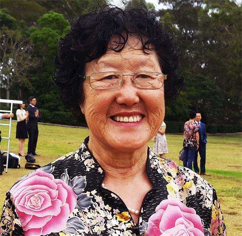 '图5:满女士天天出去救人 表示对师尊的恩情没法报答'