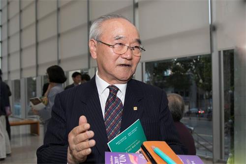 '图4:蔚山壬乱崇慕会忠义祠理事长徐镇吉赞叹神韵音乐是“极致的艺术!”'