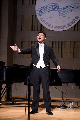 '图4：男声组金奖获得选手古韵十一月十日在新<span