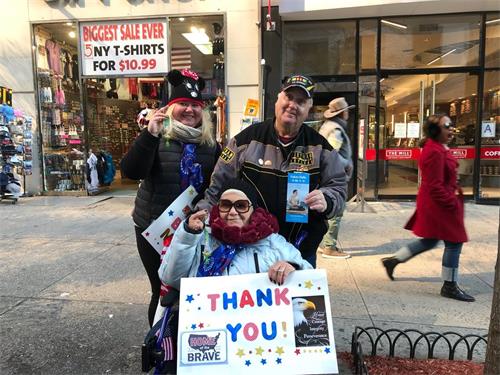 '图15：越战老兵罗恩和妻子女儿'