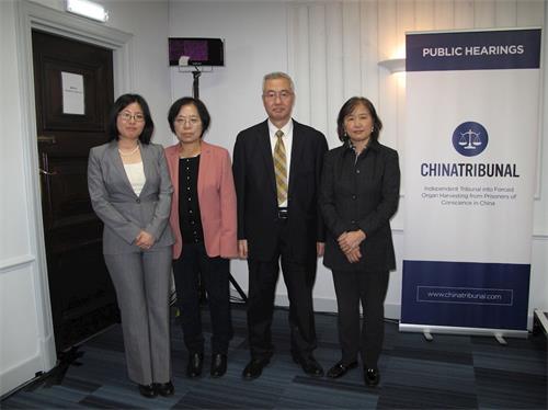 '图4：二零一八年十二月八日，法轮功学员杨安妮、戴英以及追<span