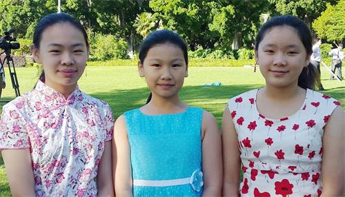 '图3:(从左到右)李缘、安吉拉和李美感恩师尊呵护和大法的圣缘'