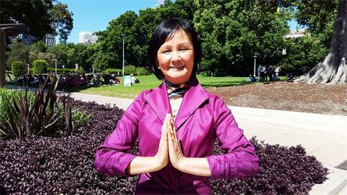 '图4:欧女士:感恩师父和大法 因我修大法全家变得美满'