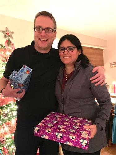 '图4:普兰特(Felix Plante)先生和太太叶雅莉(Yareli)都是法轮功学员,叶雅莉是在墨西哥得法的。夫妇俩表示修炼大法非常受益,对李洪志师父的感恩难以言表。'