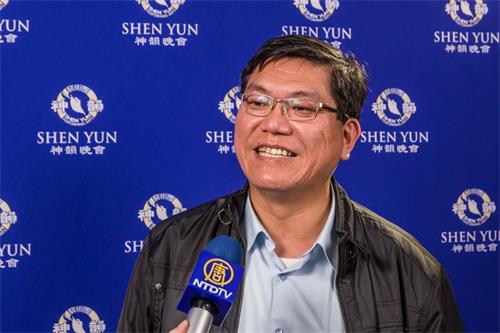 '图5:嘉义大学教授,木质材料与设计学系主任兼所长李安胜称赞神韵有如天堂的配色,是人间看不到的,觉得非常幸福。'