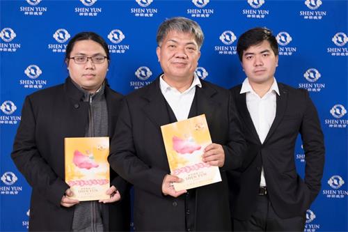 '图8:贸易公司董事长谢明衡(中)赞叹神韵是完美极致的艺术飨宴'