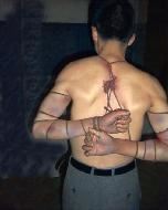 '酷刑演示:上绳'