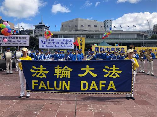 '图1：二零一八年四月七日，新西兰部份法轮功学员、民运人士以及各界正义人士在奥克兰市中心举行庆祝三亿华人同胞三<span