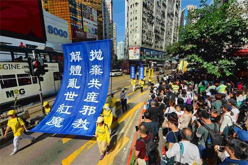 '图15：法轮功学员游行，劝退<span