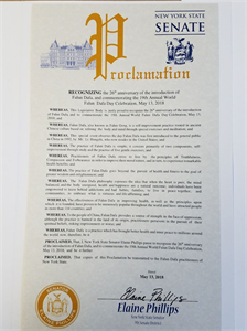 '图6:纽约州参议员伊莱恩·菲利普斯(Elaine?Phillips)祝贺法轮大法传世二十六周年。'