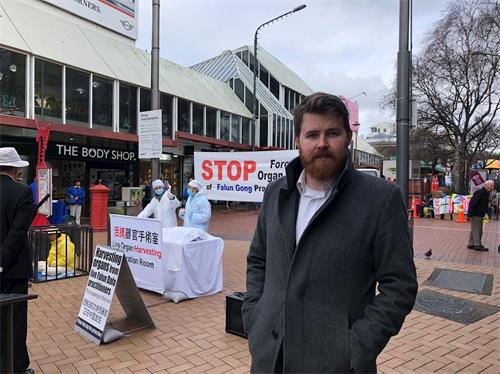 '图6:本·李赞扬法轮功学员的讲真相很棒。'
