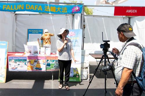 '图15：学员在接受电视台采访'