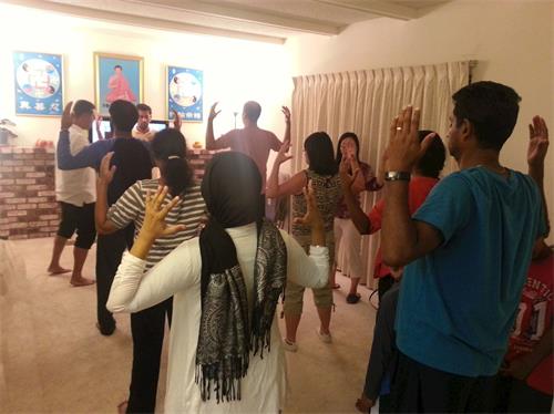 '图3:新学员在学炼第二套功法'