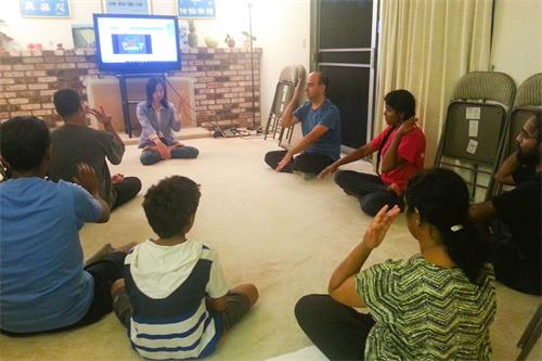 '图4:新学员在学炼第五套功法'