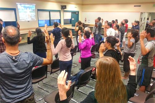 '图2:新学员在学炼第二套功法'