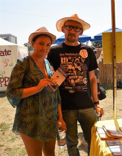 '图24:来自摩尔多瓦的Arek先生及妻子Ania'