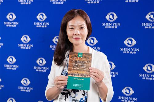 图4:竖琴演奏家欧立菲赞扬神韵中西合璧,达到身心灵合为一体的超凡层次。