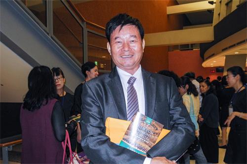 图6:建设公司董事长苏明基盛赞神韵“不同凡响”,是上天赐予的,并非凡间的音乐。