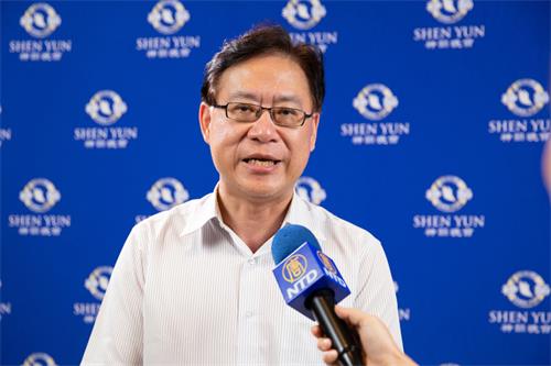 图7:美和科技大学经营管理学院院长钟绍熙赞扬神韵音乐,有神护佑,非人能及。