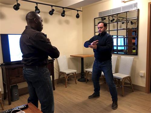 图:法轮大法介绍班兼教功班