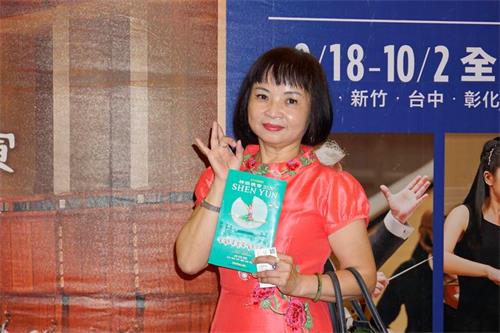 '图8:专业婚礼宴会主持人林燕贞表示,神韵音乐家都是神的使者,用音乐来传达神的声音,每个音符元素都是神的旨意。'