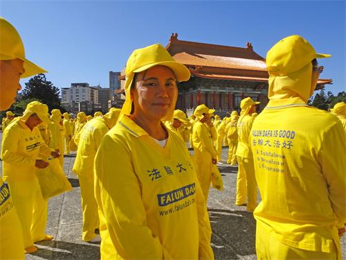 '图6：越南女士吴世如修炼两年后，找回健康的身心。'