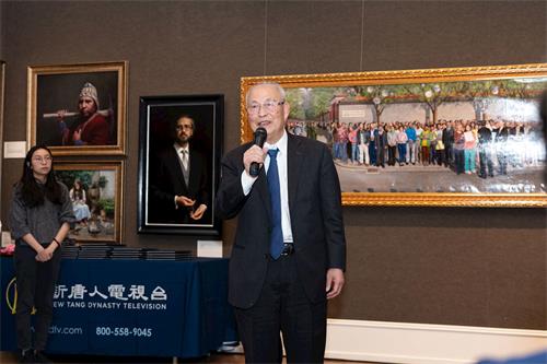 '图4:本届大赛评委主席张昆仑教授在开幕式上致词'