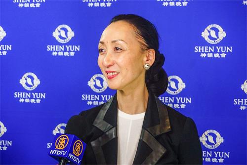 '图6:一月三十一日,日本前著名芭蕾舞演员木村规予香(Kiyoko?Kimura)观看了神韵世界艺术团在埼玉县大宫索尼克城(OMIYA?SONIC?CITY)的首场演出,深受震撼。'