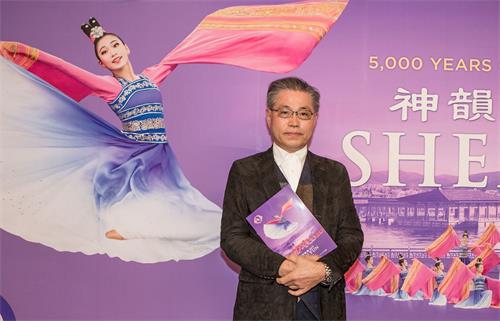 '图8:日本著名作曲家石仓重信观看神韵世界艺术团一月二十九日午间在日本东京的演出后,对神韵乐团赞不绝口,“今天现场听到这么好的现场伴奏,真是幸运,同时也受益匪浅。”'