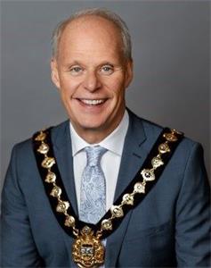 '图20:安省奥沙华市(Oshawa)市长丹‧卡特(Dan Carter)。'