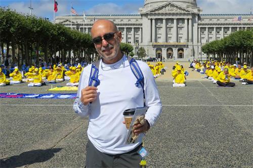 '图30:旧金山市高科技公司的工程师弗雷思认为正义终会战胜邪恶'