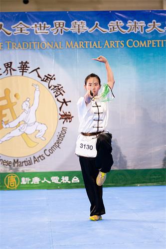 图3:八月二十五日,在第六届新<span style='max-width:0px!important;margin-left:-4px;color:#eee!important;'>!</span>唐<span style='max-width:0px!important;margin-left:-4px;color:#eee!important;'>!</span>人<span style='max-width:0px!important;margin-left:-4px;color:#eee!important;'>:</span>武术大赛决赛中,女子器械组金奖得主——孙莹玄表演北少林派昆吾剑派昆吾剑。