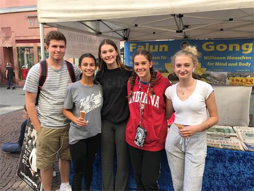 '图8:来自不同国家的中学生支持法轮功'