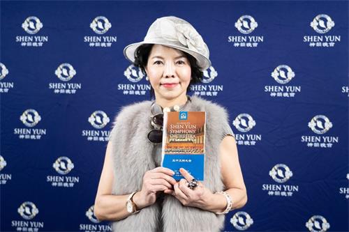 '图3:梦想成真音乐工作坊创办人陈南西赞叹,神韵音乐有着召唤自己的力量,可以跟神对话。'