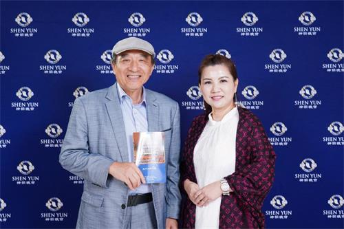 '图7:明道大学董事长李超群与夫人杨月秀表示︰“亲自体验神韵音乐,完成了人生梦想”。'