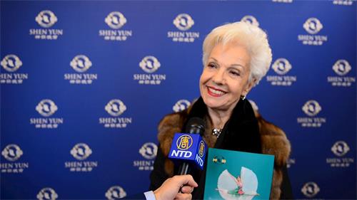 '图6:二零二零年一月十九日,世界著名女高音雷娜·卡拜万斯卡(Raina Kabaivanska)观看了神韵巡回艺术团在意大利摩德纳(Modena)的最后一场演出。'