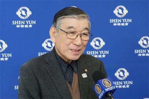 '图12:东京行政相谈委员协议会副会长荒井正雄(Arai Masao)观看了十六日在府中市的神韵晚会后,感叹说:“太精彩了,超出我的想像,非常敬佩!”'