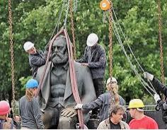 '清算共产主义 拆除马克思塑像'