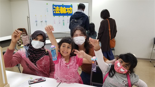 '图15:亲手制作小莲花'