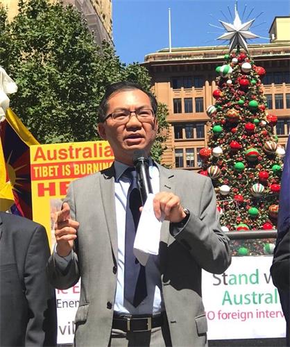 '图5:澳洲越南社区纽省主席保罗·阮(Paul Huy Nguyen)在集会上发言'