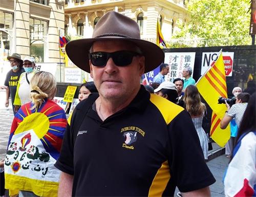 '图8:第六代澳洲人雷蒙德·凯利(Raimond Kelly )谴责中共'