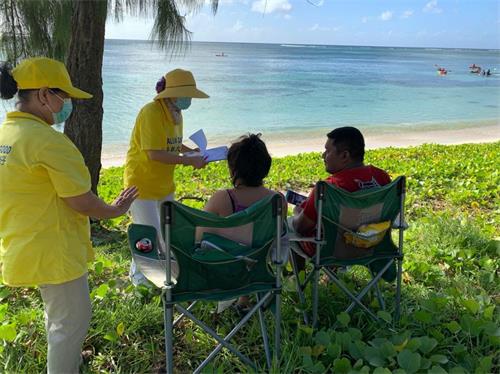 '图1~5:自二零二零年十一月中旬以来的每个周末,塞班岛法轮功学员举行征签活动,向民众传播真相'