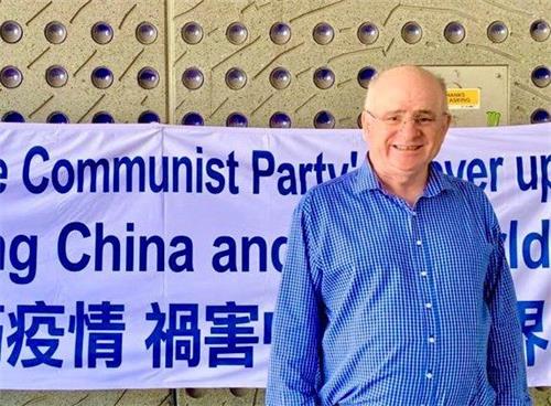 '图4：市议员安德鲁·威尔逊（Andrew Wilson）在帕拉马塔（Parramatta）支持法轮功'