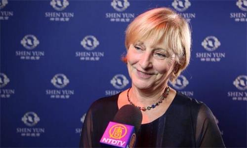 '图6:乌拉·科赫(Ulla Koch)用中文说:“谢谢(神韵)!”'