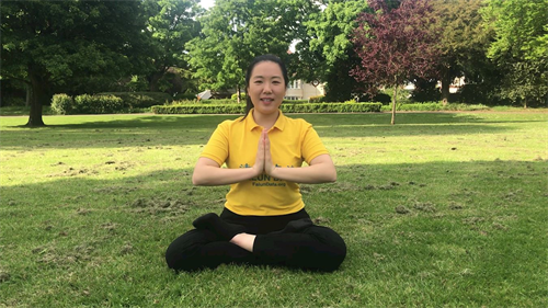 '图3:在英格兰东部工作的法轮功学员李慧感谢师父的慈悲苦度,说:“恭祝师尊生日快乐!”'