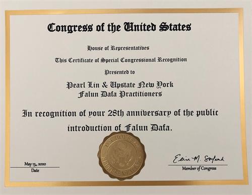 '图4:纽约第二十一选区国会议员伊莉丝·斯特凡尼克(Elise M. Stefanik)发布特别认可证书表彰法轮大法洪传世界二十八周年。'